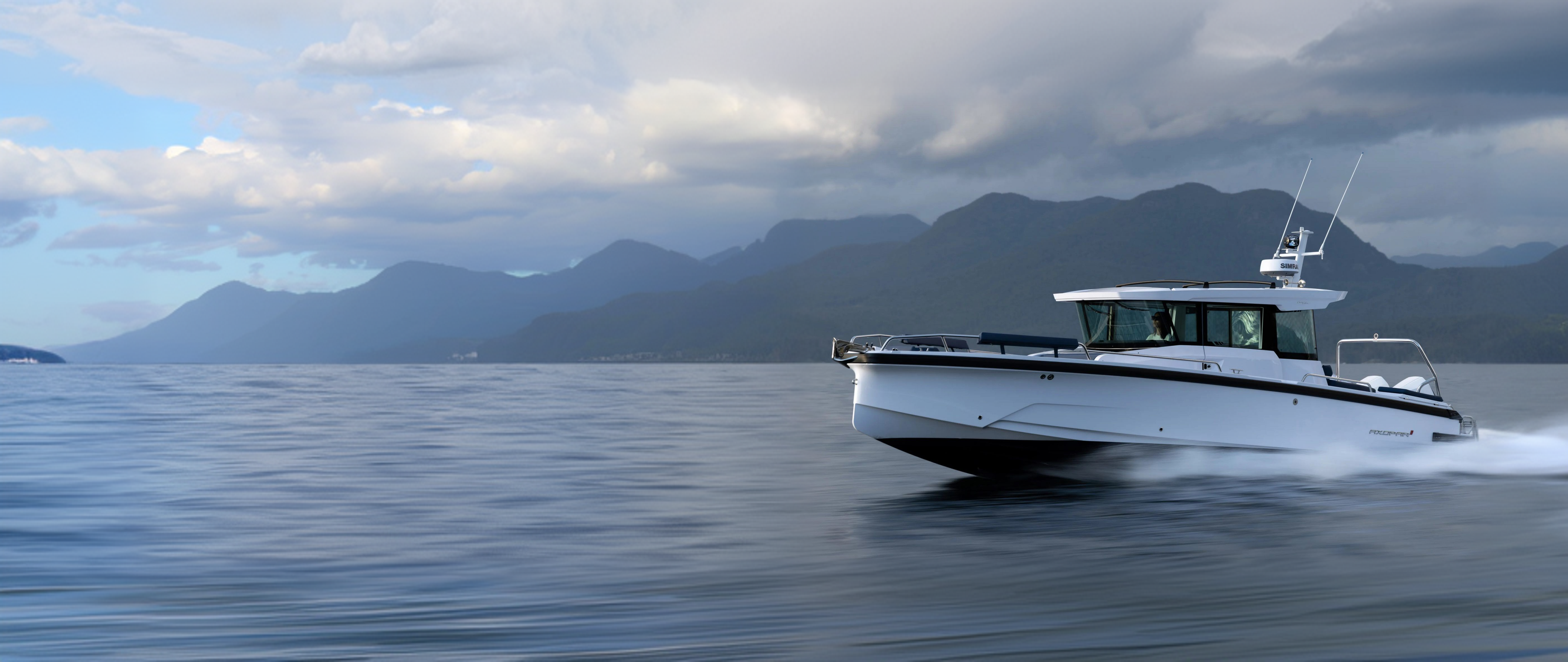Axopar yacht cruising
